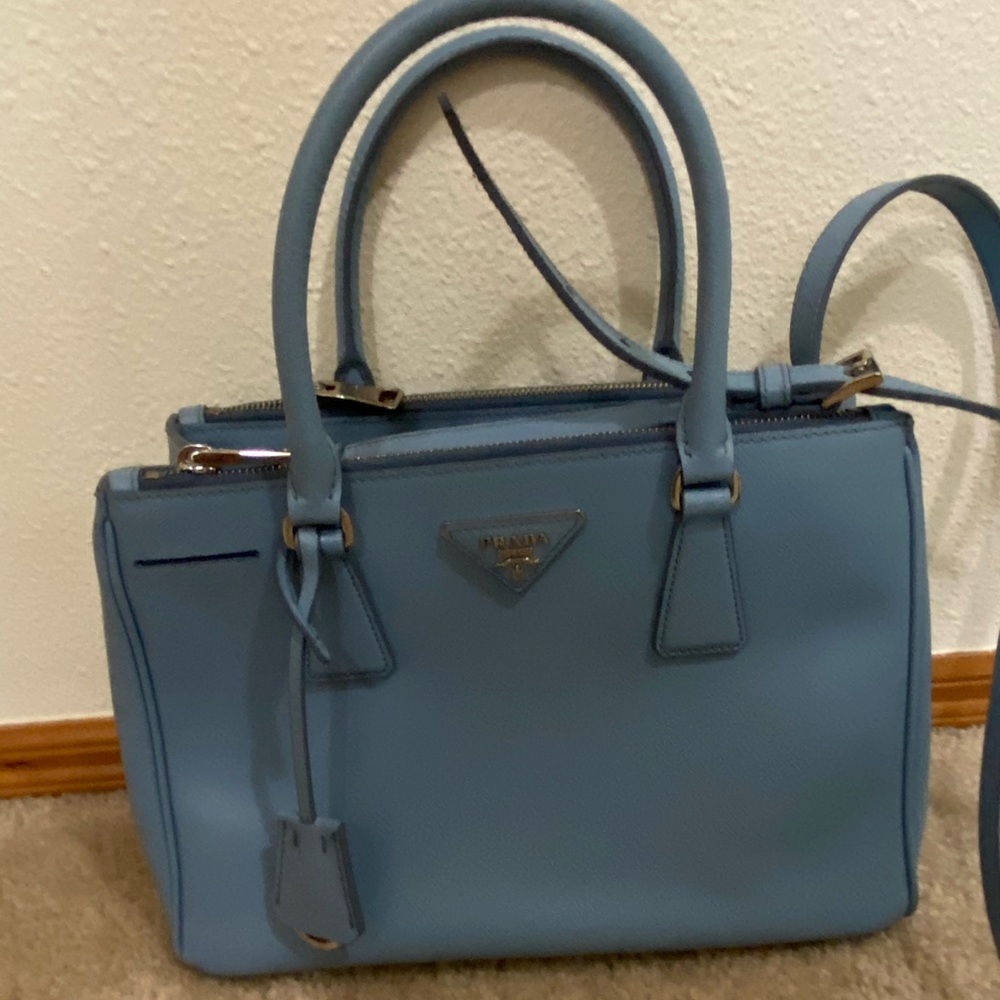 💯 % Authentic Prada bag